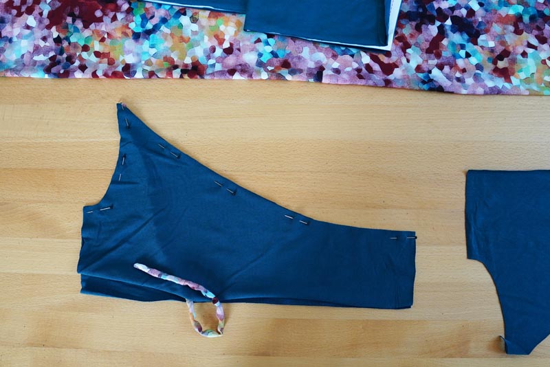 Jak ušít dámské maxišaty - špagetová ramínka