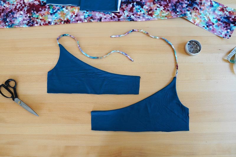 Jak ušít dámské maxišaty - špagetová ramínka