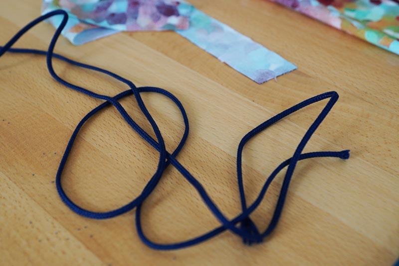 Jak ušít dámské maxišaty - špagetová ramínka