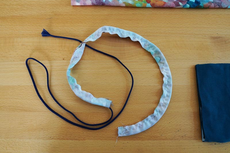 Jak ušít dámské maxišaty - špagetová ramínka