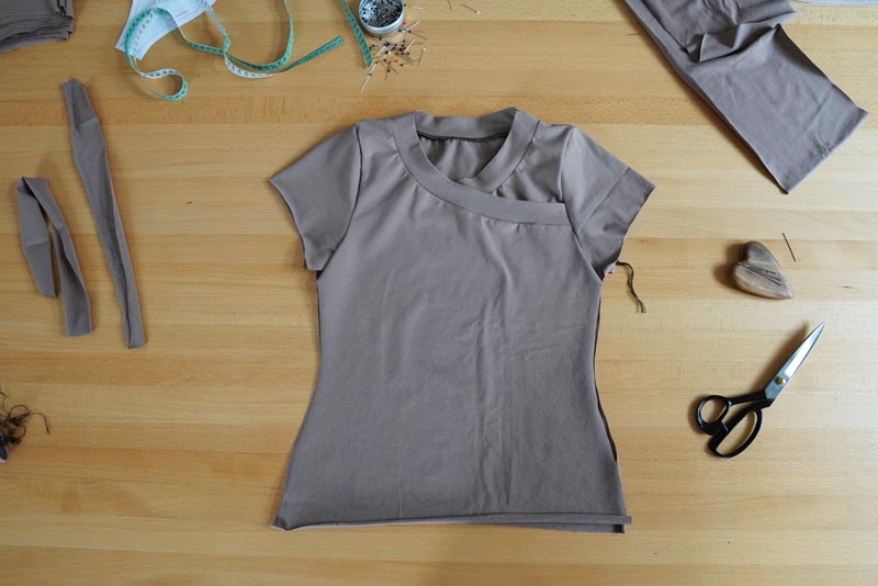 Střih a návod na jednoduché dámské tričko s překřížením - rukávy