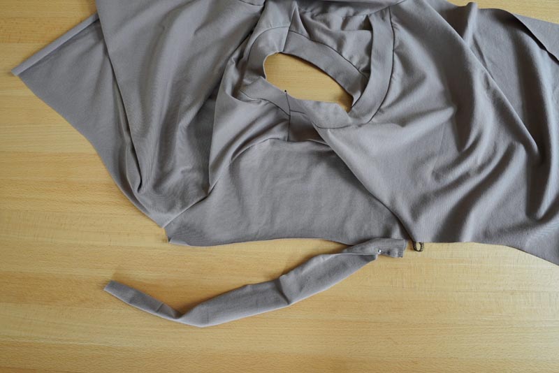 Střih a návod na jednoduché dámské tričko s překřížením - rukávy