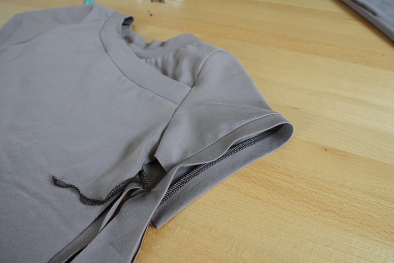 Střih a návod na jednoduché dámské tričko s překřížením - rukávy