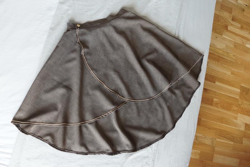 Střih na jednoduchou dámskou zavinovací sukni