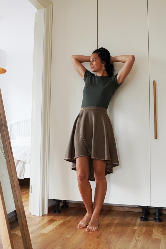 Střih na jednoduchou dámskou zavinovací sukni