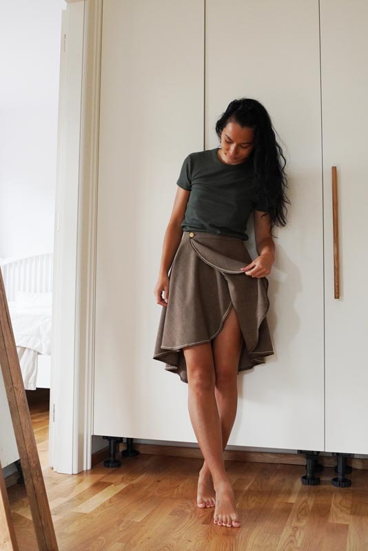 Střih na jednoduchou dámskou zavinovací sukni