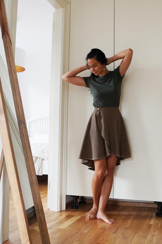 Střih na jednoduchou dámskou zavinovací sukni