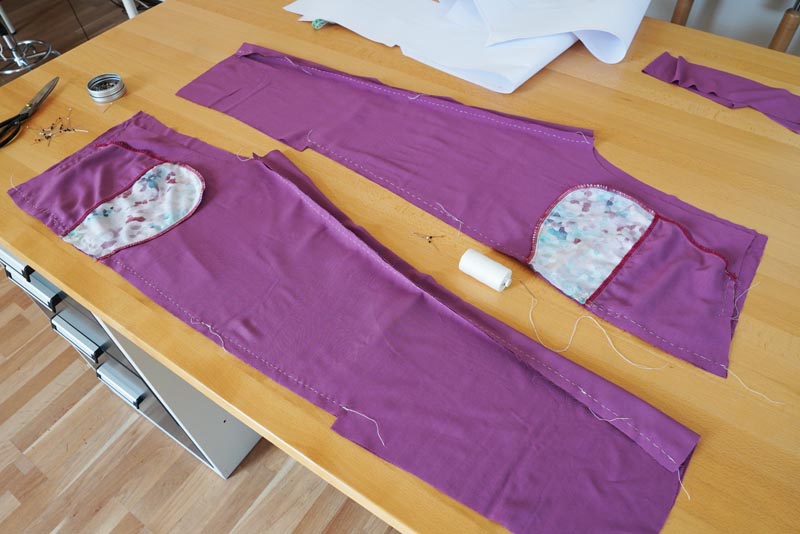 Jak ušít jednoduché dámské široké letní kalhoty s rozparkem - stehování nohavic