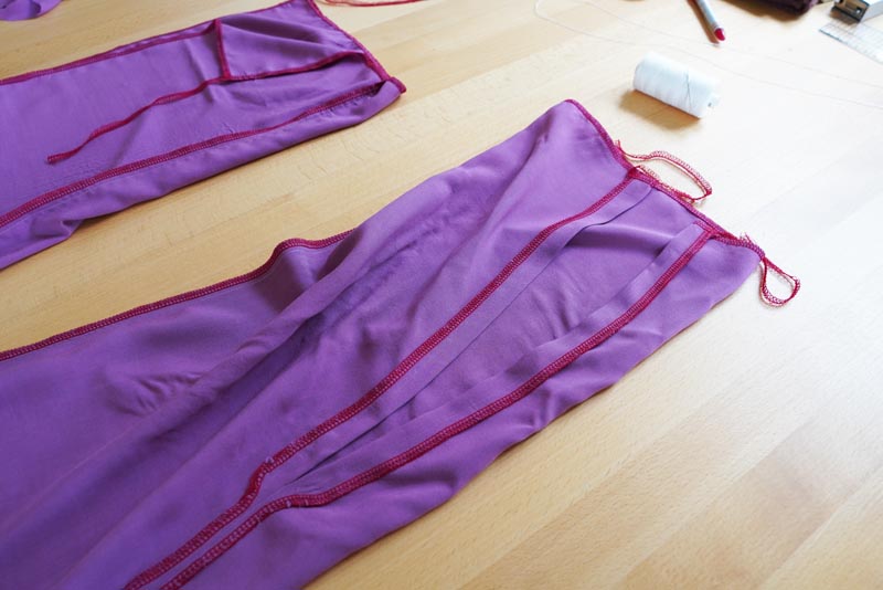 Jak ušít jednoduché dámské široké letní kalhoty s rozparkem - vypracování rozparků nohavic