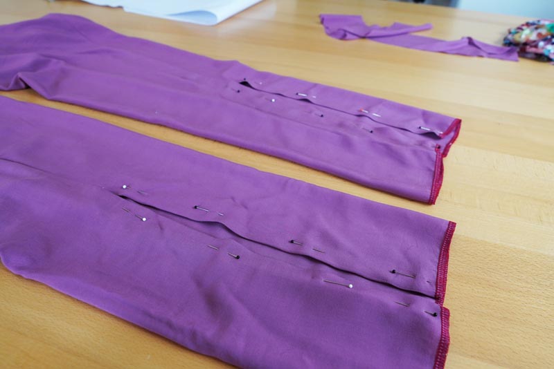 Jak ušít jednoduché dámské široké letní kalhoty s rozparkem - vypracování rozparků nohavic