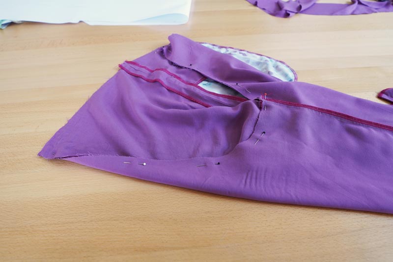 Jak ušít jednoduché dámské široké letní kalhoty s rozparkem - šití sedového švu