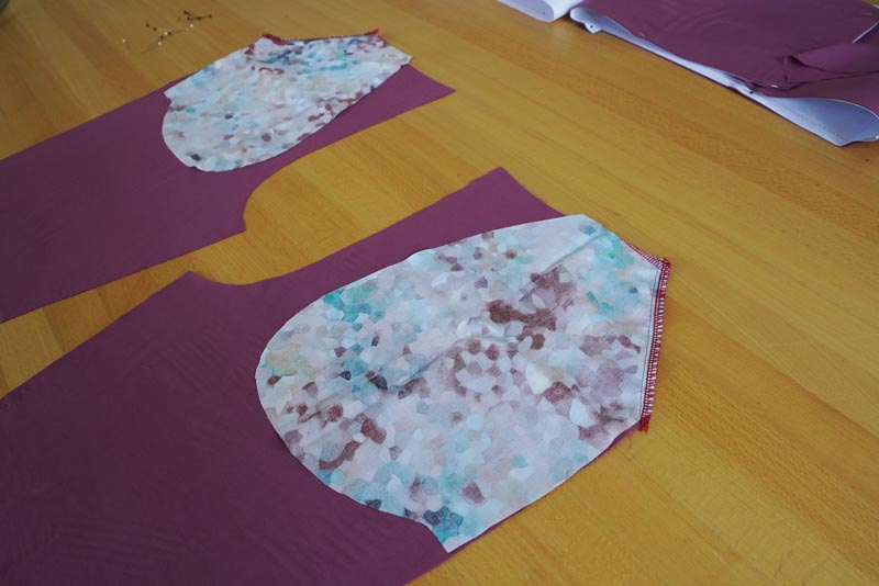 Jak ušít jednoduché dámské široké letní kalhoty s rozparkem - šití klínové kapsy