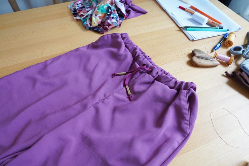 Jak ušít jednoduché dámské široké letní kalhoty s rozparkem