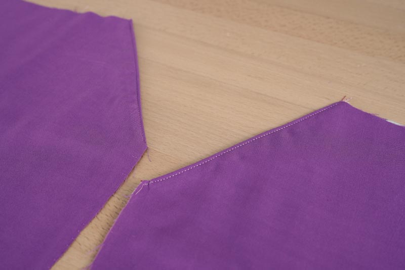 Jak ušít jednoduché dámské široké letní kalhoty s rozparkem - šití klínové kapsy