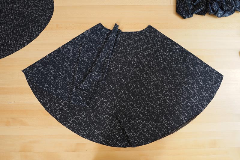 Střih na dámskou zavinovací sukni - návod jak ušít dámskou sukni - boční švy