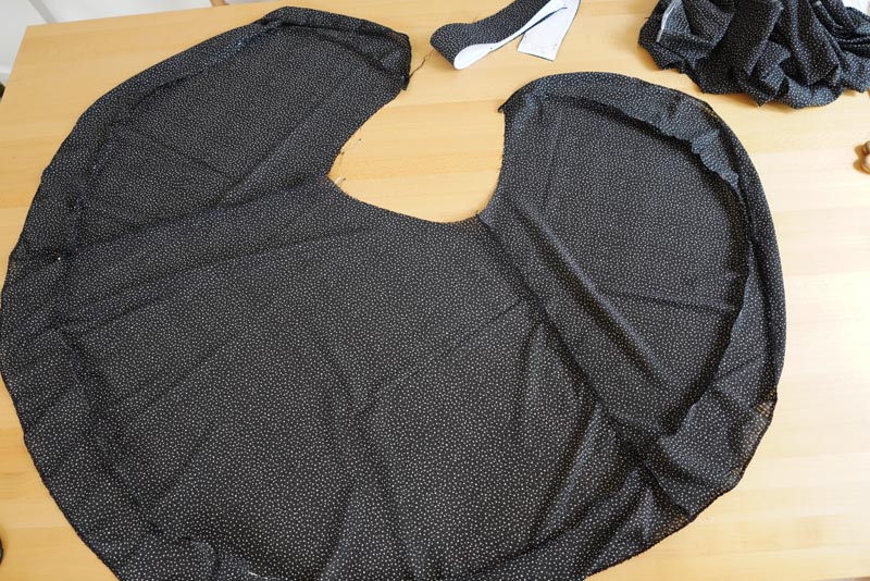 Střih na dámskou zavinovací sukni - návod jak ušít dámskou sukni - spodní lem (volán)