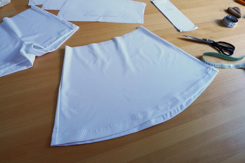 Střih na dámskou šortkovou sukni (sukni s všitými kraťasy) - spodní lem sukně