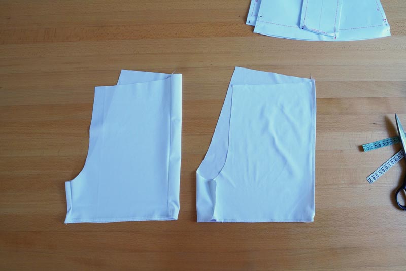 Střih na dámské šortky se sukní (sukni s všitými kraťasy) - sedový šev