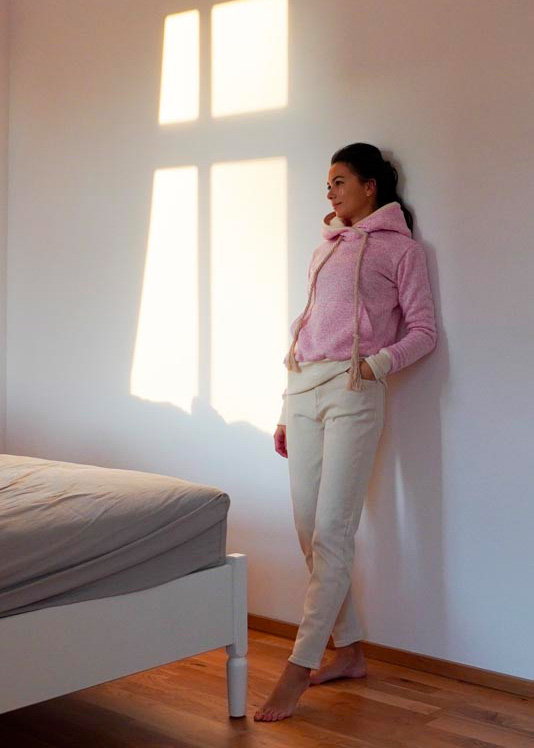 Střih na dámskou mikinu s kapucí a klokankou