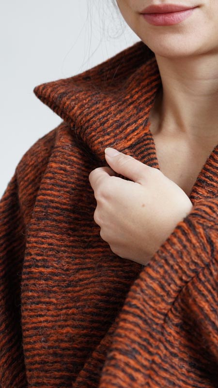 Střih a návod jak ušít jednoduché dámské pončo s límcem