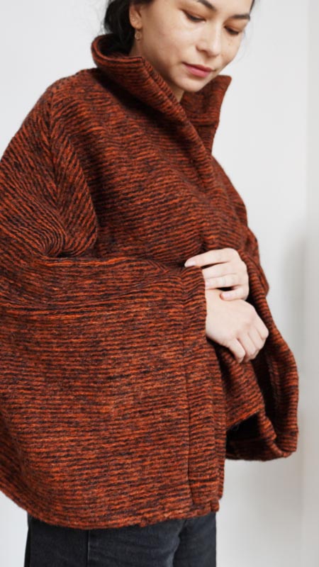 Střih a návod jak ušít jednoduché dámské pončo s límcem