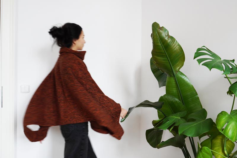 Střih a návod jak ušít jednoduché dámské pončo s límcem