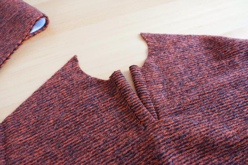 Střih a návod na dámské teplé pončo s límcem