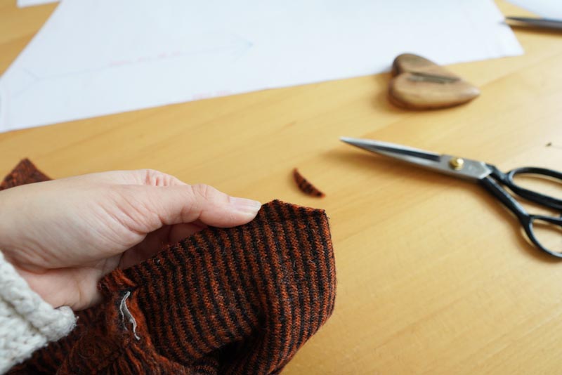 Střih a návod na dámské teplé pončo s límcem