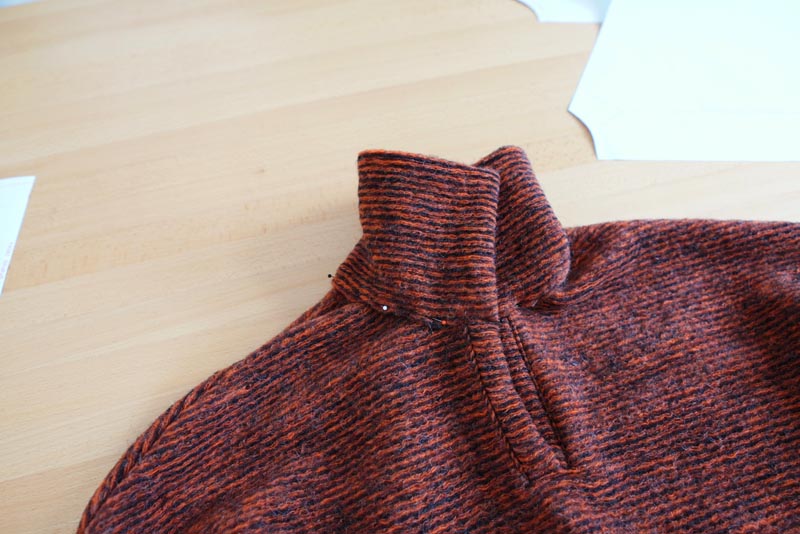 Střih a návod na dámské teplé pončo s límcem