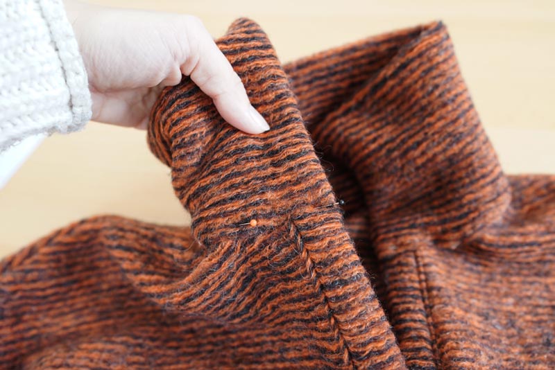 Střih a návod na dámské teplé pončo s límcem