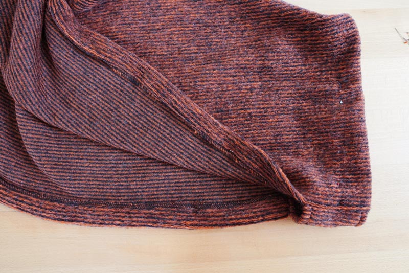 Střih a návod na dámské teplé pončo s límcem