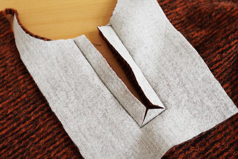 Střih a návod na dámské teplé pončo s límcem