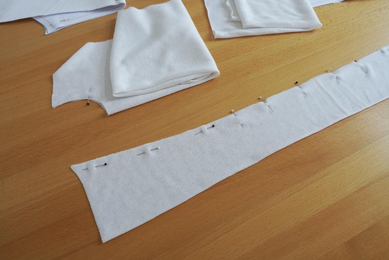 Střih a návod jak ušít dámské tričko se stojáčkem a překřížením