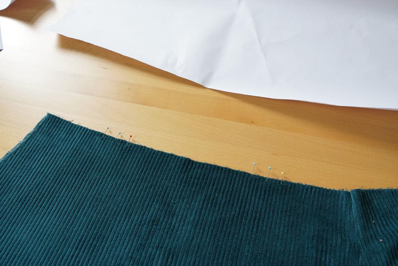 Střih a návod jak ušít dámské podzimní manšestrové šaty bez rukávů - sukně - protizáhyby