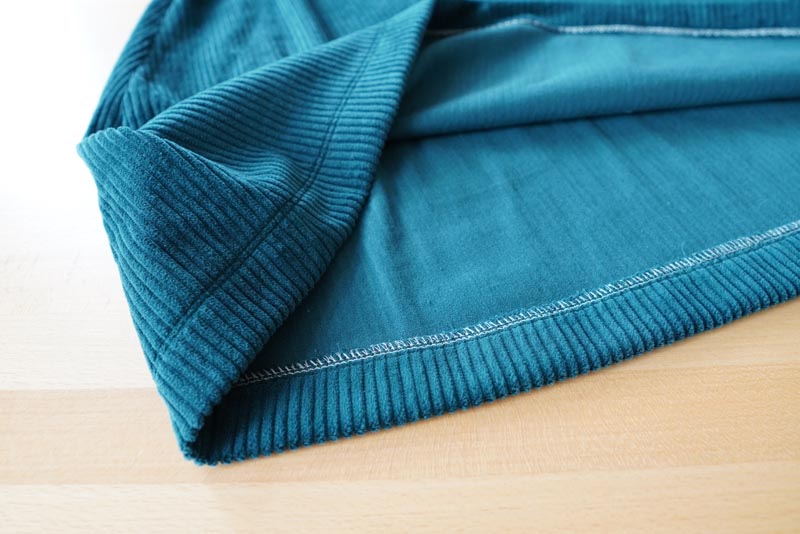 Střih a návod jak ušít dámské podzimní manšestrové šaty bez rukávů - spodní lem