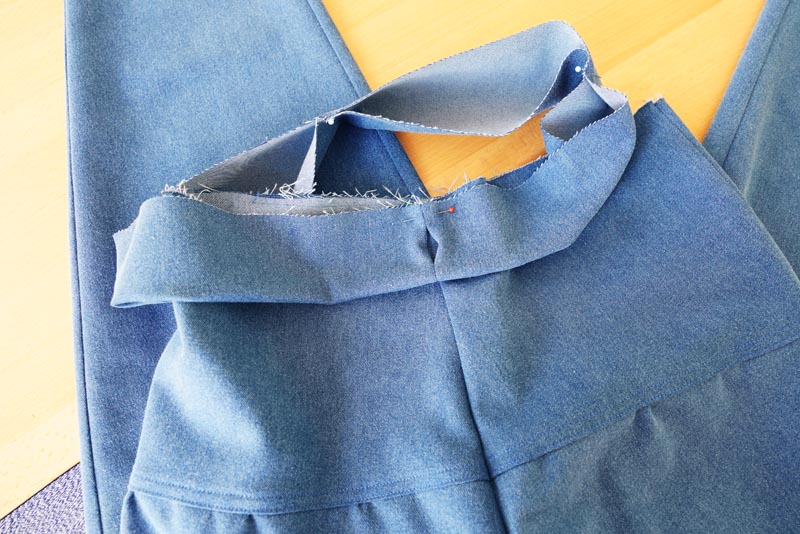 Návod na šití kalhot s pružným pasem a nařasením (+ dětský a dámský střih) - dokončení pásku