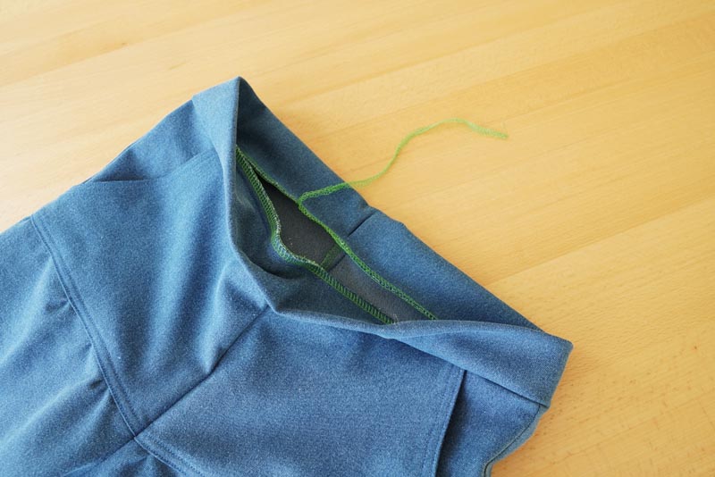 Návod na šití kalhot s pružným pasem a nařasením (+ dětský a dámský střih) - dokončení pásku