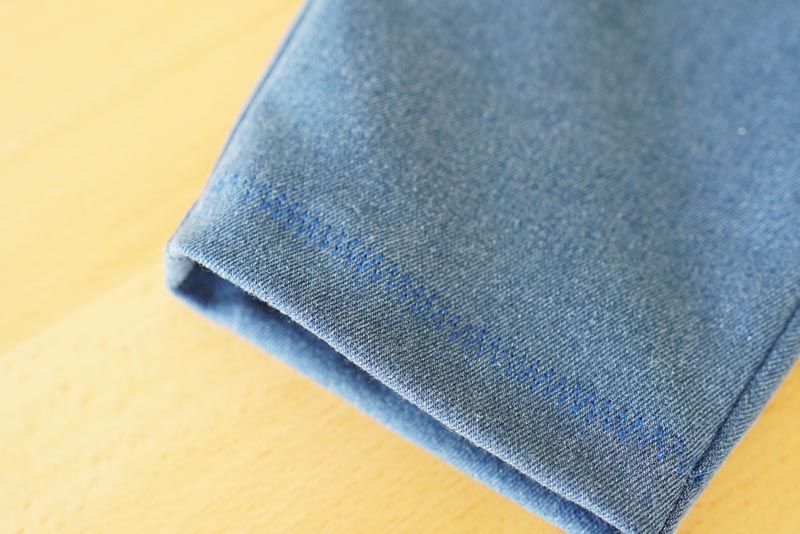 Návod na šití kalhot s pružným pasem a nařasením (+ dětský a dámský střih) - zakončení lemu nohavic