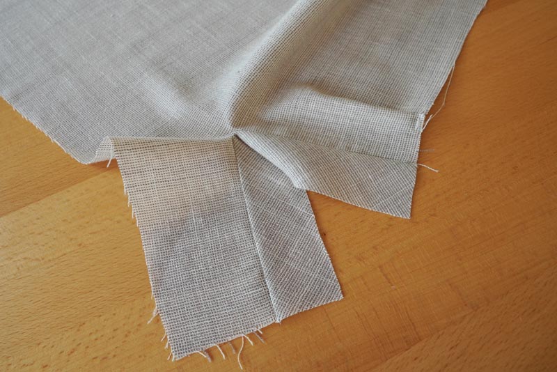 Jak ušít jednoduchou dámskou vrchní košili, podrobný návod na šití krok za krokem zdarma + střih v dámských velikostech 32-60. Rozparek rukávu