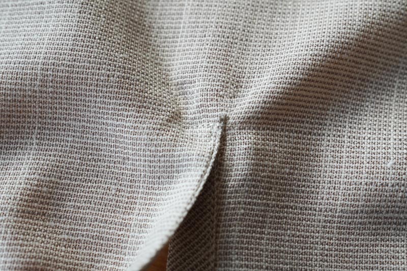 Jak ušít jednoduchou dámskou vrchní košili, podrobný návod na šití krok za krokem zdarma + střih v dámských velikostech 32-60. Rozparek rukávu