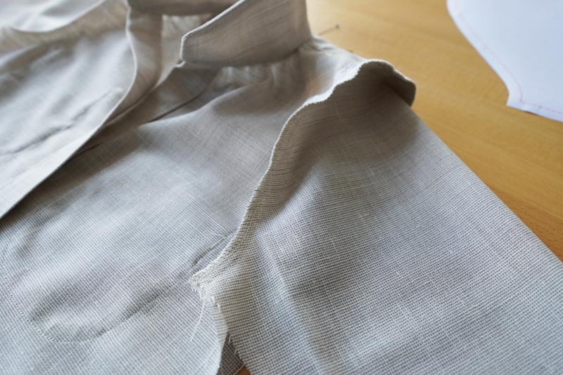 Jak ušít jednoduchou dámskou vrchní košili, podrobný návod na šití krok za krokem zdarma + střih v dámských velikostech 32-60. Našití rukávu do košile