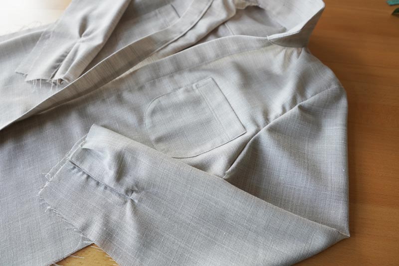 Jak ušít jednoduchou dámskou vrchní košili, podrobný návod na šití krok za krokem zdarma + střih v dámských velikostech 32-60. Našití rukávu do košile