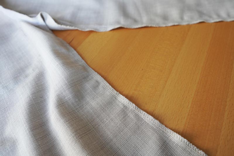 Jak ušít jednoduchou dámskou vrchní košili, podrobný návod na šití krok za krokem zdarma + střih v dámských velikostech 32-60. Rukávové a boční švy