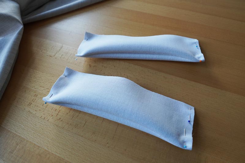 Jak ušít jednoduchou dámskou vrchní košili, podrobný návod na šití krok za krokem zdarma + střih v dámských velikostech 32-60. Manžety rukávů