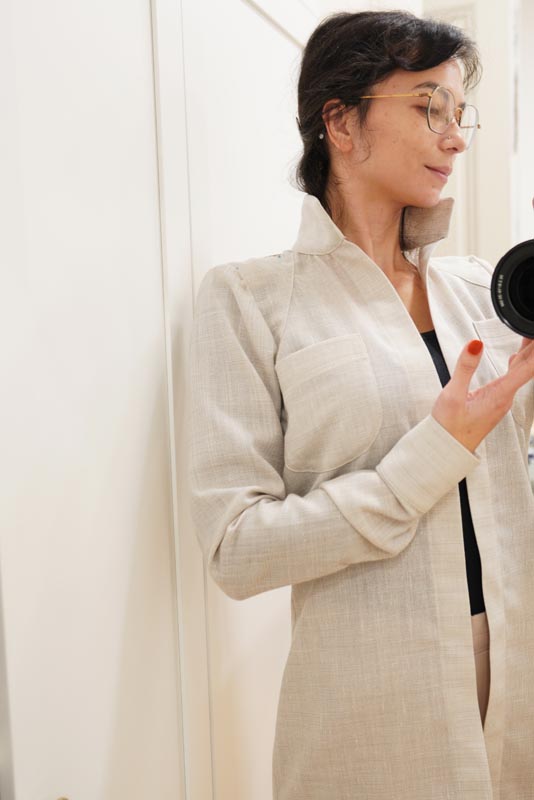 Jak ušít jednoduchou dámskou vrchní košili, podrobný návod na šití krok za krokem zdarma + střih v dámských velikostech 32-60. Ramenní vycpávky