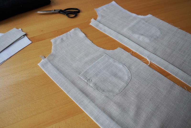 Jak ušít jednoduchou dámskou vrchní košili, podrobný návod na šití krok za krokem zdarma + střih v dámských velikostech 32-60. Knoflíková léga