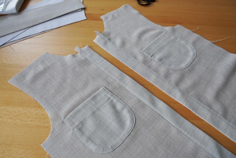 Jak ušít jednoduchou dámskou vrchní košili, podrobný návod na šití krok za krokem zdarma + střih v dámských velikostech 32-60. Knoflíková léga