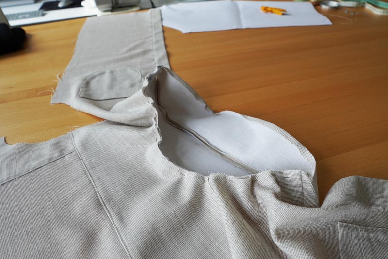 Jak ušít jednoduchou dámskou vrchní košili, podrobný návod na šití krok za krokem zdarma + střih v dámských velikostech 32-60. Límec