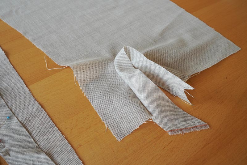 Jak ušít jednoduchou dámskou vrchní košili, podrobný návod na šití krok za krokem zdarma + střih v dámských velikostech 32-60. Rozparek rukávu