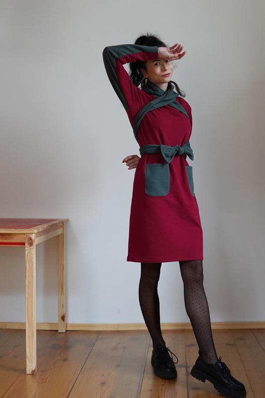 Střih a návod na dámské variabilní zimní šaty z úpletu nebo teplákoviny s kapsami a kapucí